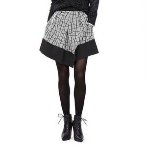 Banana Republic Asymmetric skirt WITH POCKETS!